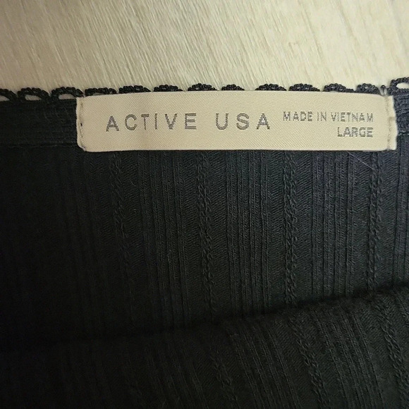 🛍Active USA Black Cropped Tank Eyelet Trim Ribbed Womens Size Large - Picture 2 of 6